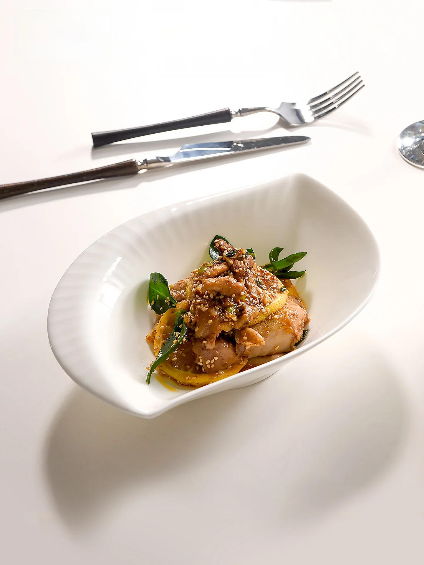 

Longmei High Aesthetic Value Japanese Porcelain Seood Saimi Plate Deep Creative Di Serving Bowl Special Hotel Cutlery