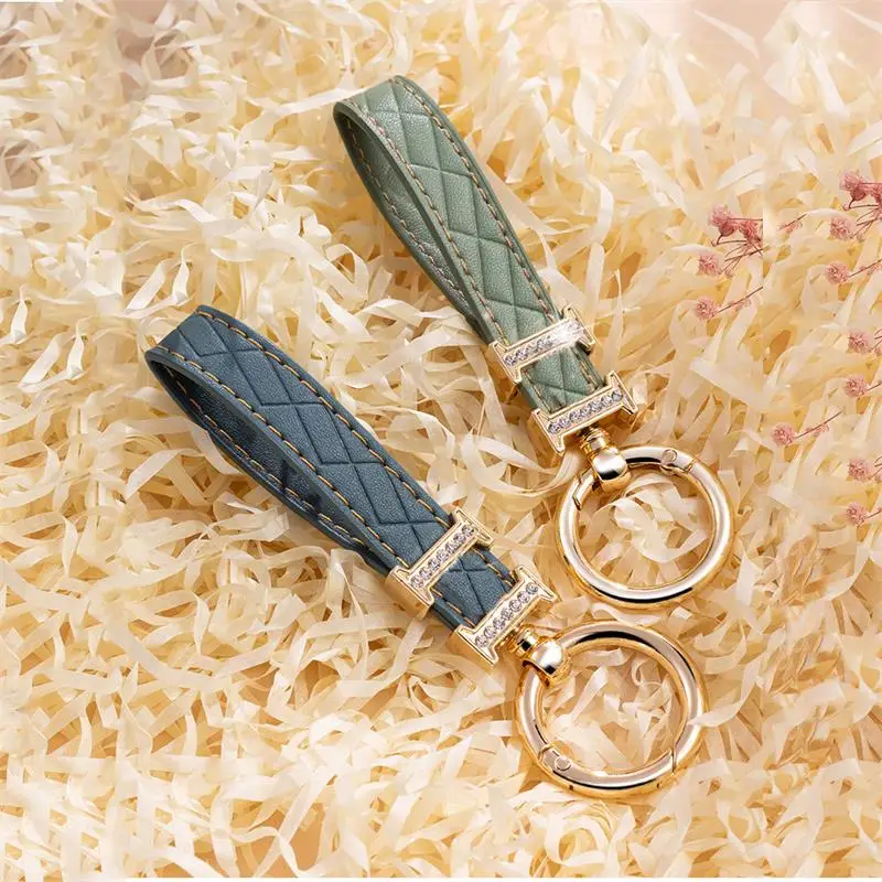 

H O Diamond Keychain Men and Women Exquisite Creative Simple Fashion Universal Car Key Jewelry Key Chain Pendant Keyring