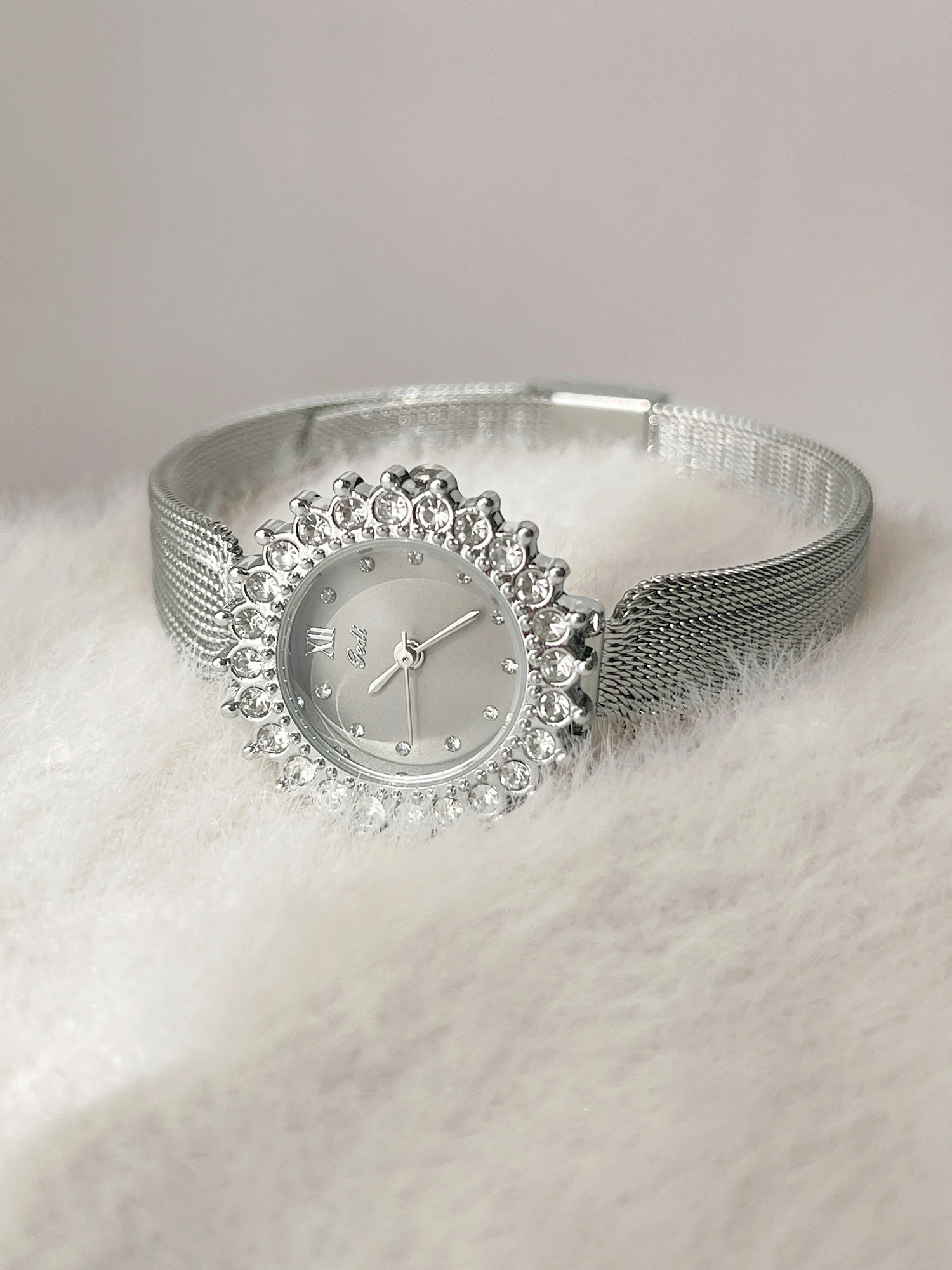 Vintage Luxury Gold Women's Watch Sunflower Diamond Bezel Stainless Steel Mesh Band Elegant Quartz Wristwatch for Daily & Party