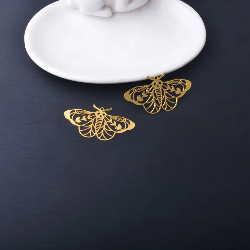 10 Stück Messing-Filigran-Anhänger in Roségold mit Schmetterlings-, Motten- und Zikadenmotiven für Damenschmuck und Accessoires – Detail 11