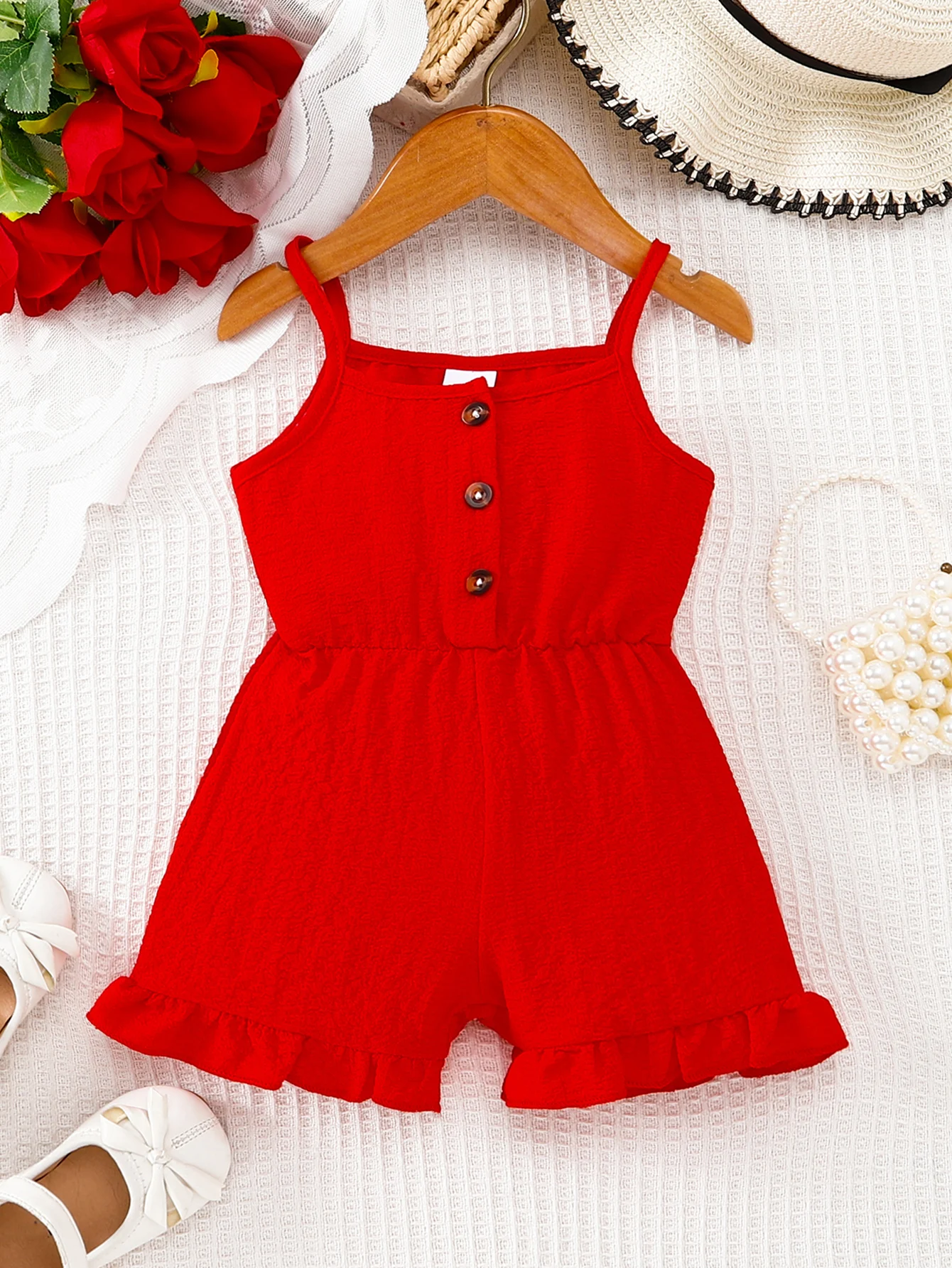 

Очаровательный модный комбинезон-ромпер для девочек SS2026, красный, с оборками по низу, без рукавов, на пуговицах (0-4 года): мягкий хлопок, идеально подходит для дома