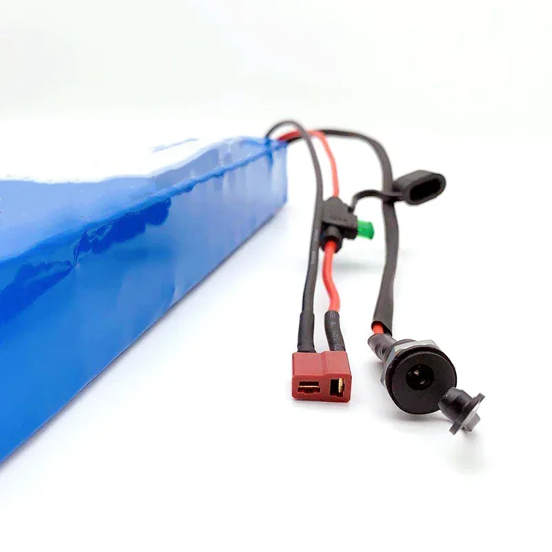 

10S3 36V 10000mAh Lithium Battery Pack with 42V 2A Charger, Built-in 30A BMS, for 250W-600W Commuting Tools Electric Scooter.