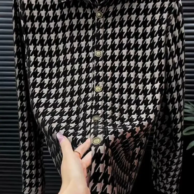 

Мужская длинная куртка-пальто в клетку, осень 2025, универсальная, модная, легкая, роскошная, свободного кроя, из полиэстера...