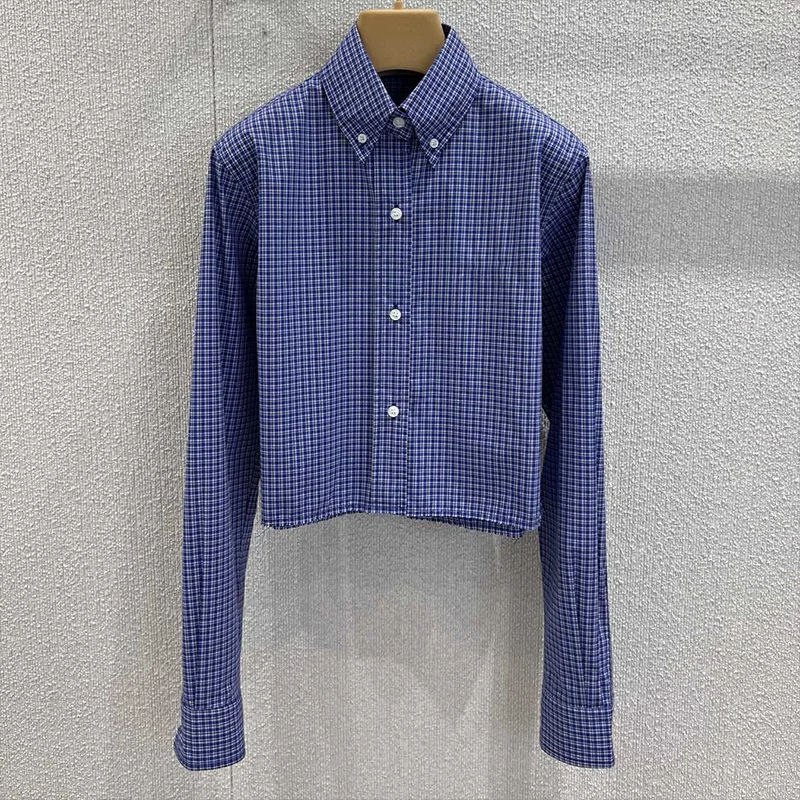 

High-quality women's long-sleeved shirt with fine checkered pattern and letter embroidery featuring a cuff button 2591973