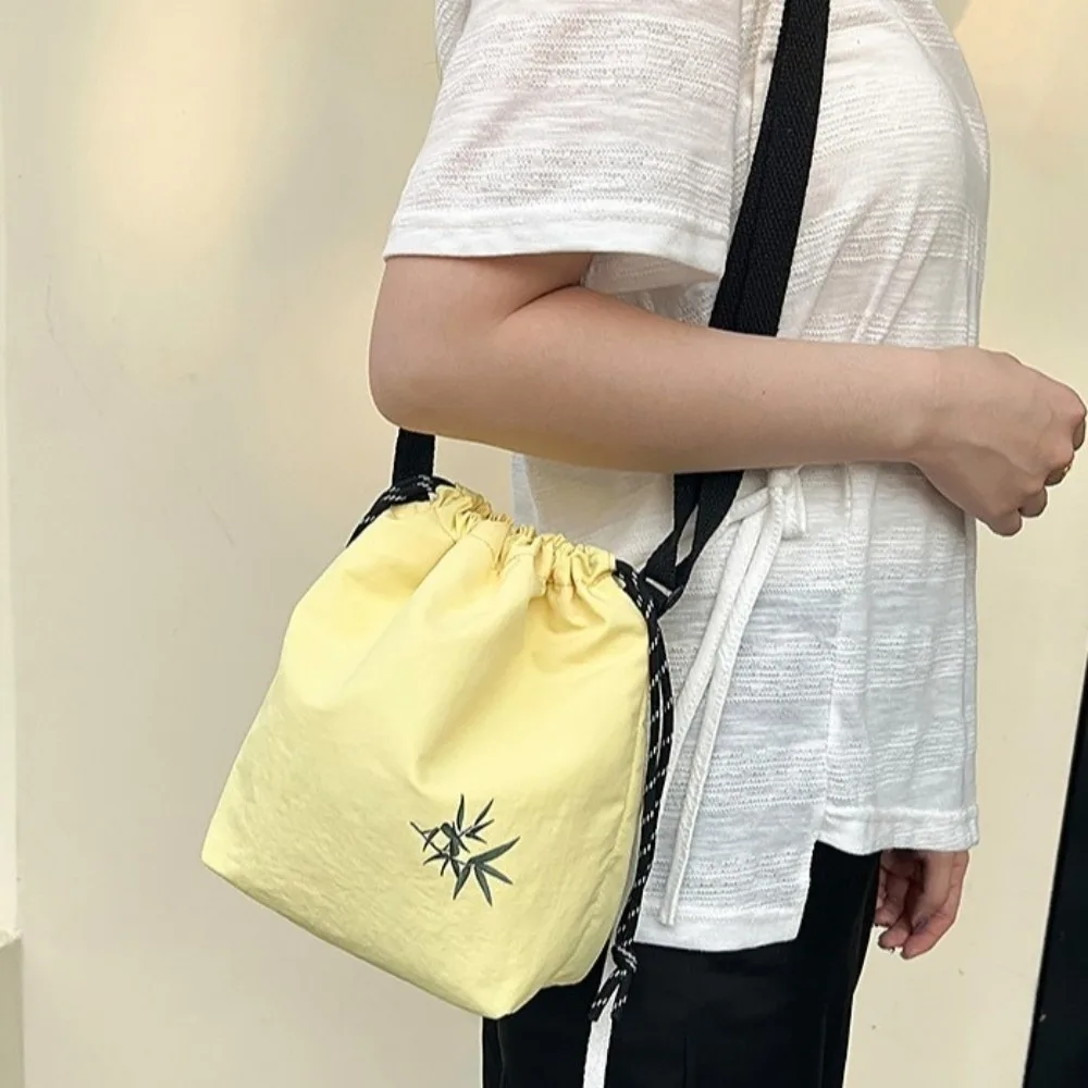 

Adjustable Drawstring Shoulder Bag Large Capacity Korean Style Nylon Bucket Bag Storage Bag Lightweight Crossbody Bag Daily