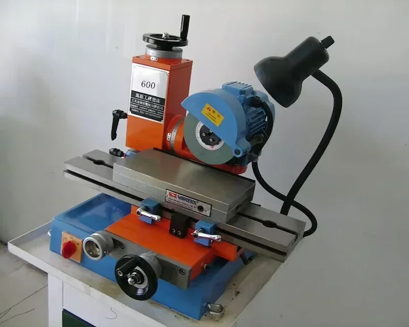 Schleifmaschine Universalwerkzeug 380V oder 220V Präzisions-Kleinoberflächenschleifer Fräser-Schärfmaschine 600