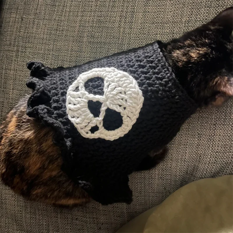 

Cross-border sales Cute Creative Cat Sweater Costume Winter Warm Pet Cloth for Cats Handmade crocheted clothes Skull decoration