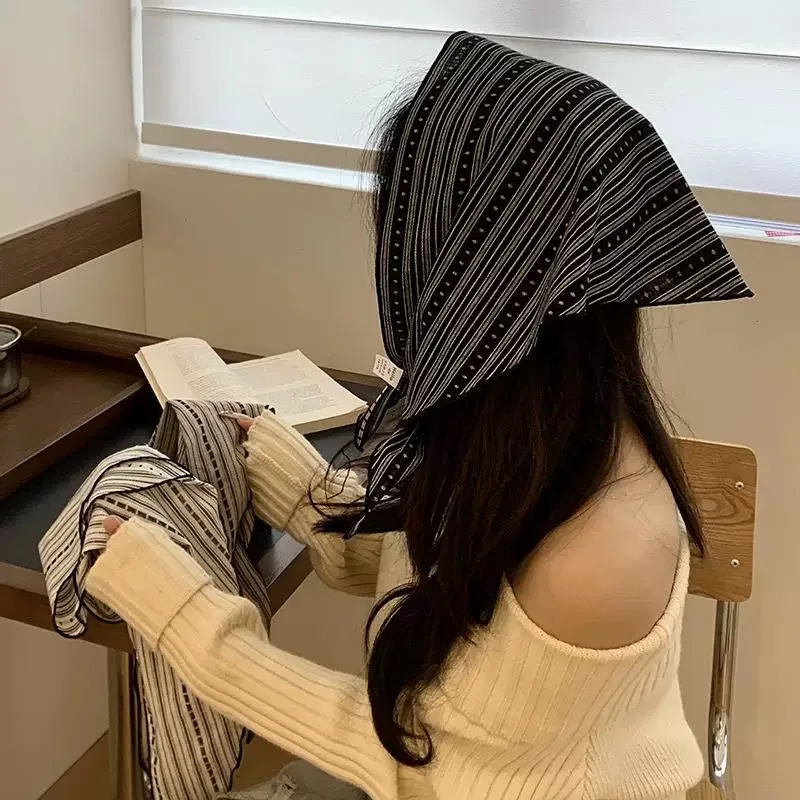 

Retro literary silk scarf for women, triangular neck scarf, versatile neck warmer for spring and summer outings