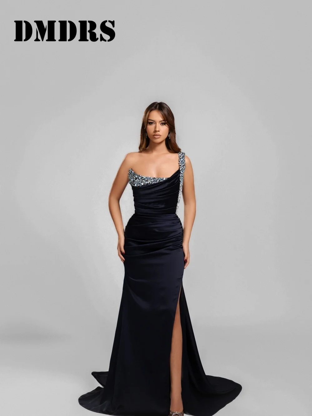 럭셔리한 스트랩리스 이브닝 드레스 2025 샤이니 사이드 슬릿 파티 가운 클래식 A라인 플로어 기장 파티 드레스