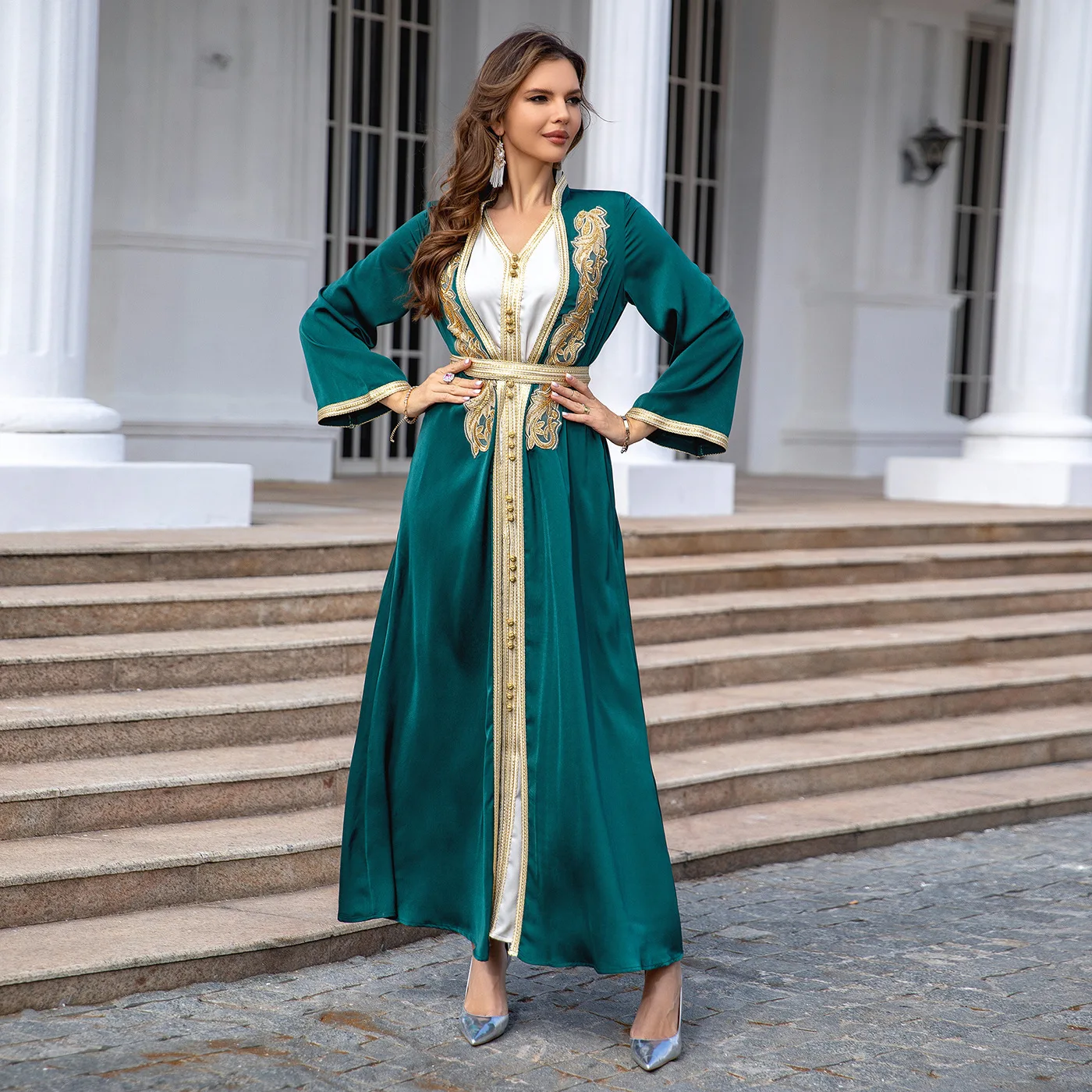 Arabisches muslimisches leichtes Luxus-besticktes Abendkleid Abaya Damenrobe