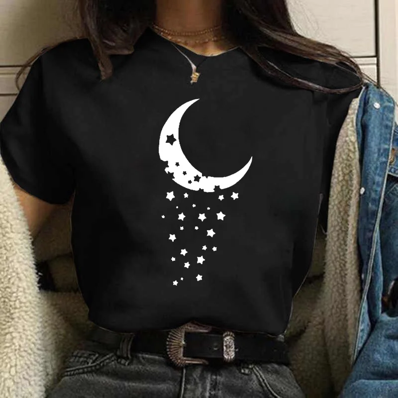 New Cartoon Astronaut Print Women T Shirt Casual Round Neck Tops Loose Harajuku Short Sleeves T Shirt Korean Style Black Clothes