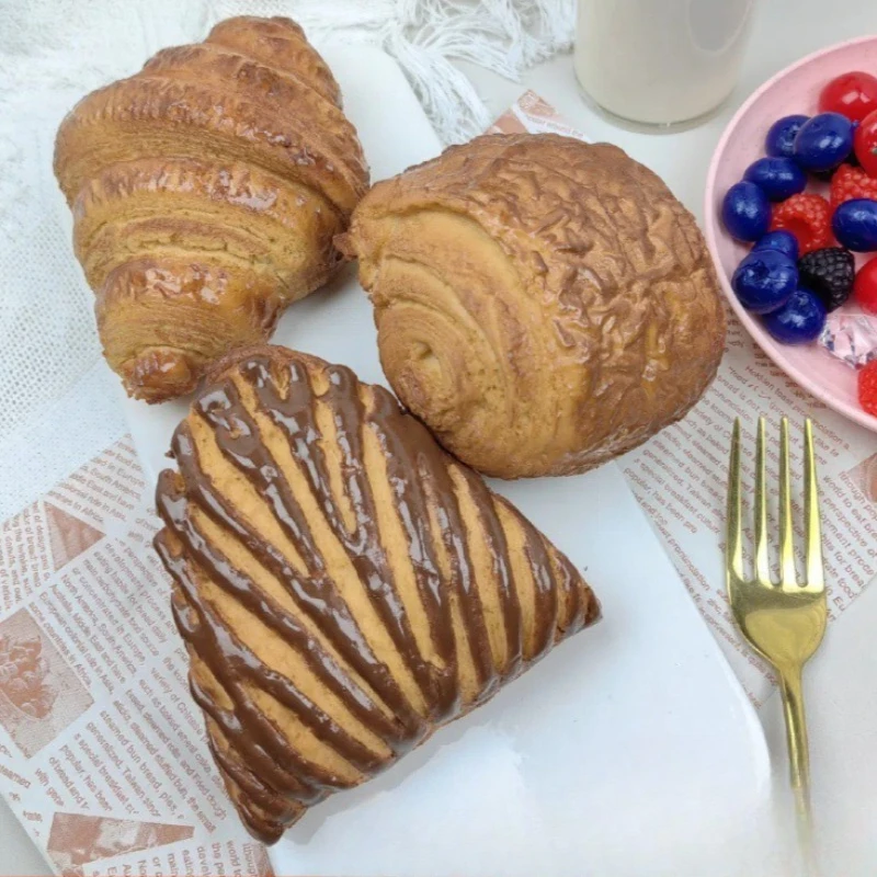 

Fake Croissant Model Food Artificial French Croissant Bread Prop Bakery Shop Simulation Photography Props Home Decor Decoration