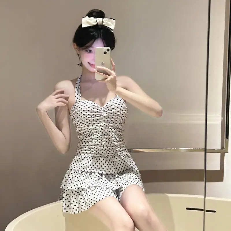 폴카 도트가 있는 한국 스타일 비키니 가슴 패드가 있는 새로운 수영복 리조트 온천에서 입기 좋은 여성용 달콤한 스타일의 수영복