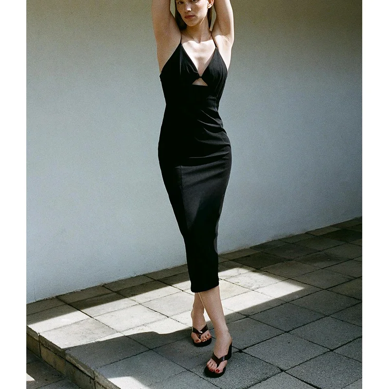 فستان نسائي صيفي وربيعي بياقة على شكل V بدون أكمام مع تفاصيل مفرغة وحزام زخرفي، فستان قصير بخصر مرتفع بأسلوب عملي، تنورة طويل...