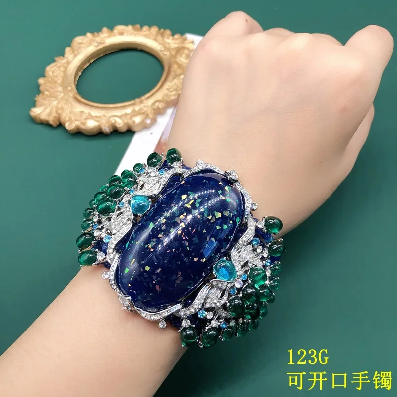 

Luxury Vintage Chunky Beaded Bracelet Inlaid Rhinestone & Emerald Resin Delicate High-end Women Party Jewelry Gift