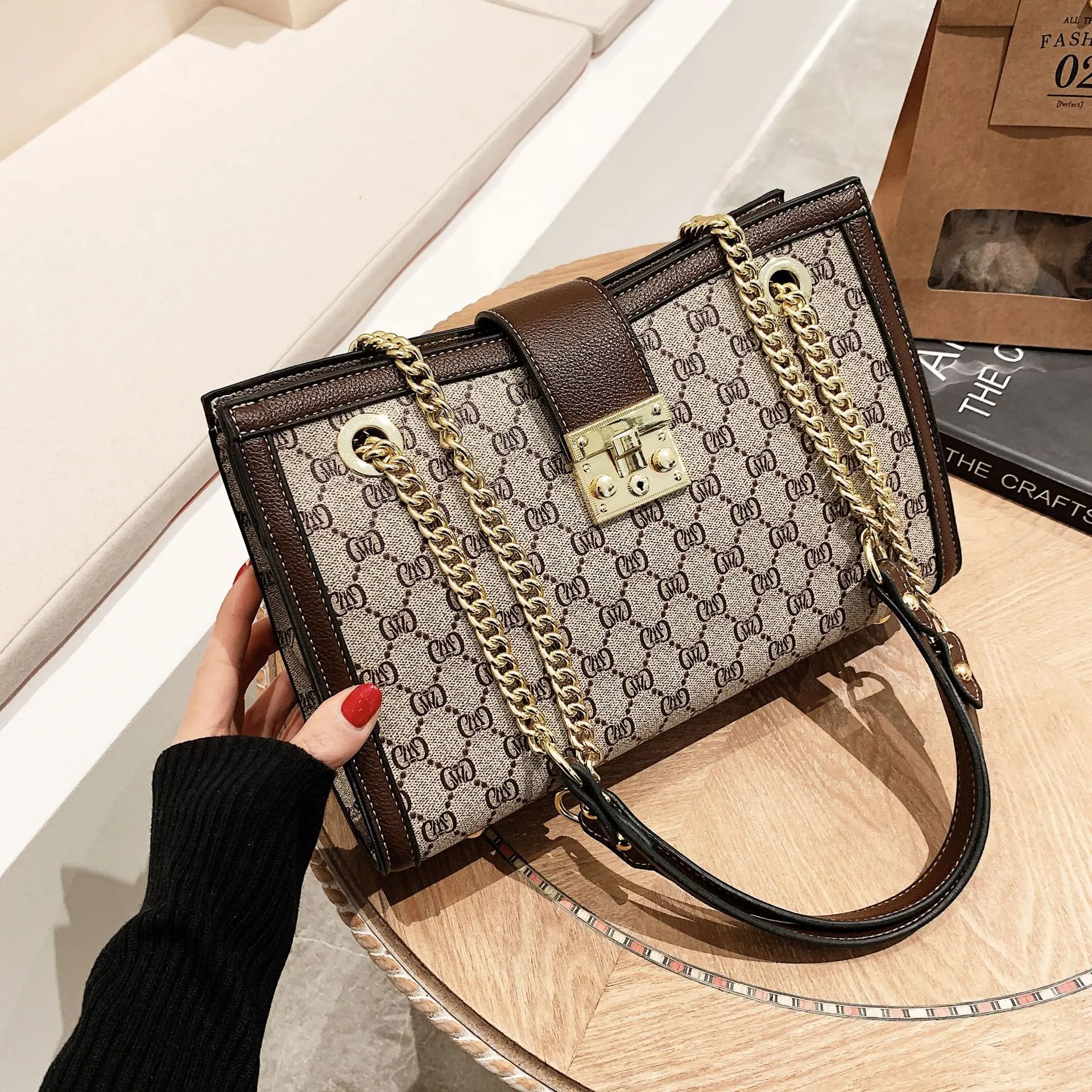 Elegant Commuter  Women's Chain Bag Handbag Luxury Designer Crossbody  Bag For Women Large Capacity Classic Textured Diaper Bag