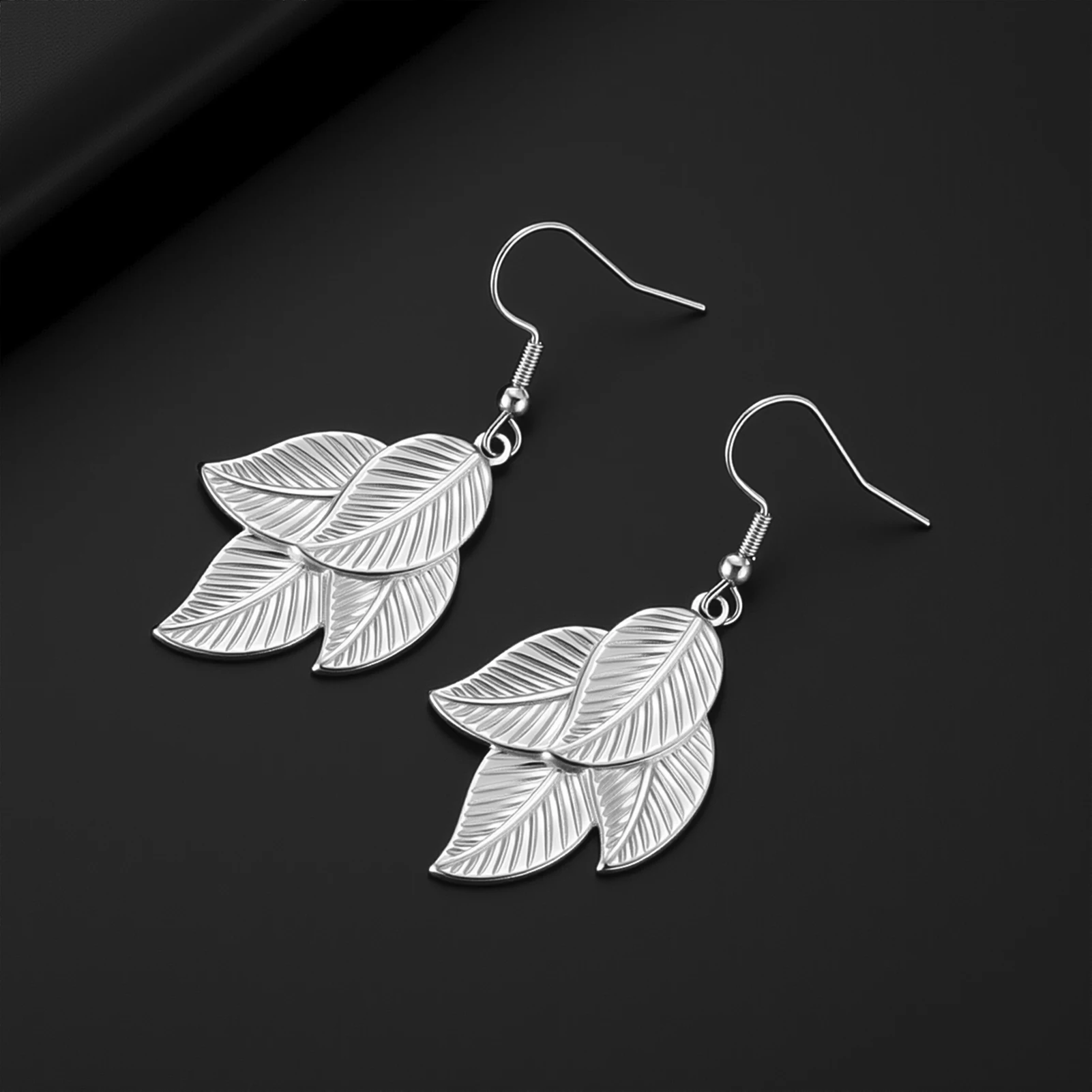 COOLTIME Trendige Blatt-Ohrringe für Damen aus Edelstahl in Goldfarbe, Modische Schmuck-Ohrringe im Großhandel – Detail 5