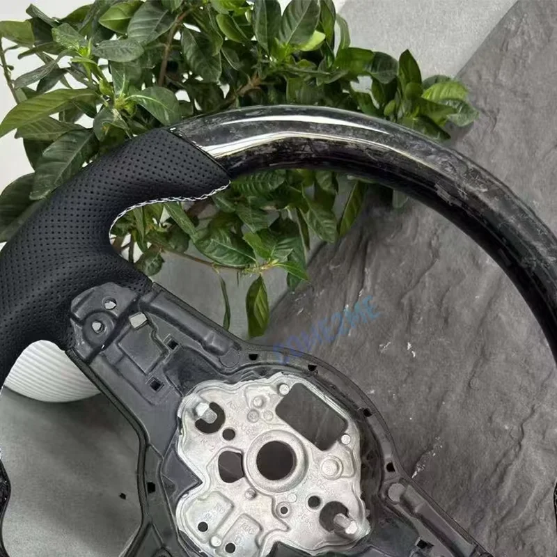 Picture 6: Forged carbon fiber material steering wheel with white stitching design suitable for VW Golf 7 7.5 GTI GTD GTE R 2013-2020