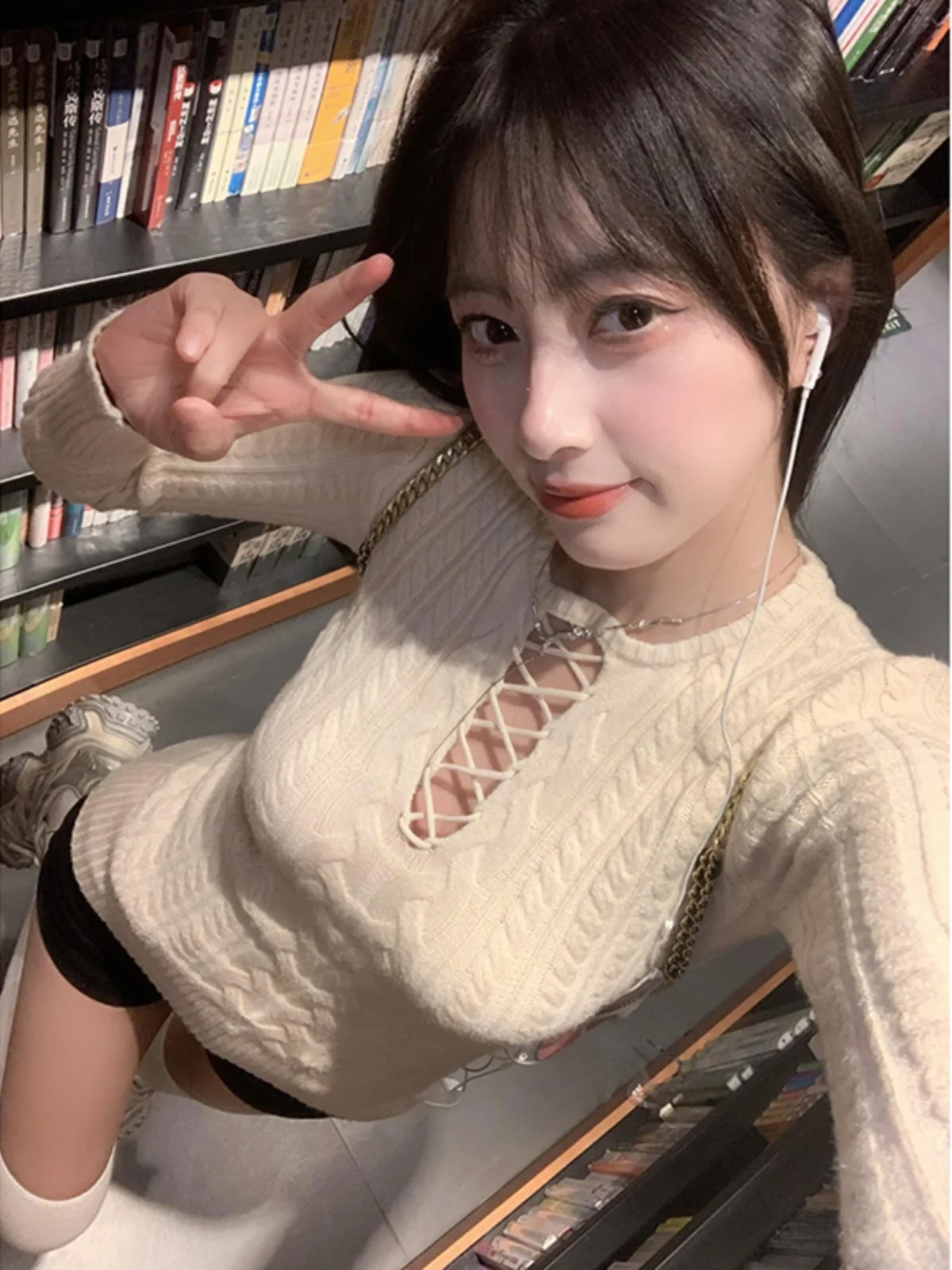 

2024 New Sle Hot Girl White Hollow out Long Sve Sweater Women's Slim Fit High Faion Knitted Top for Autumn Winter