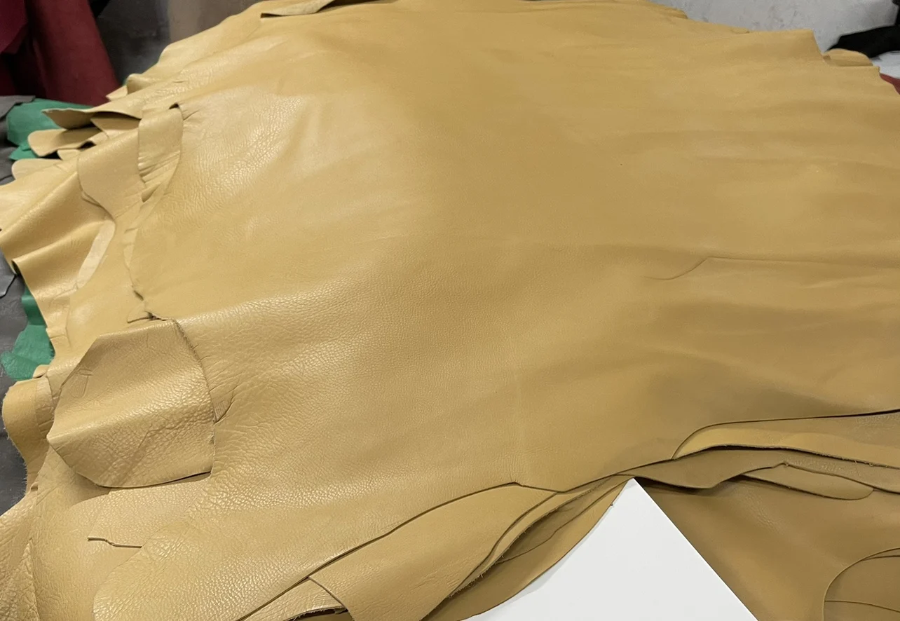 Cowhide First Layer Cowhide, Yellow milled Calf Skin, 6-7 SF Soft thickness 1.2mm