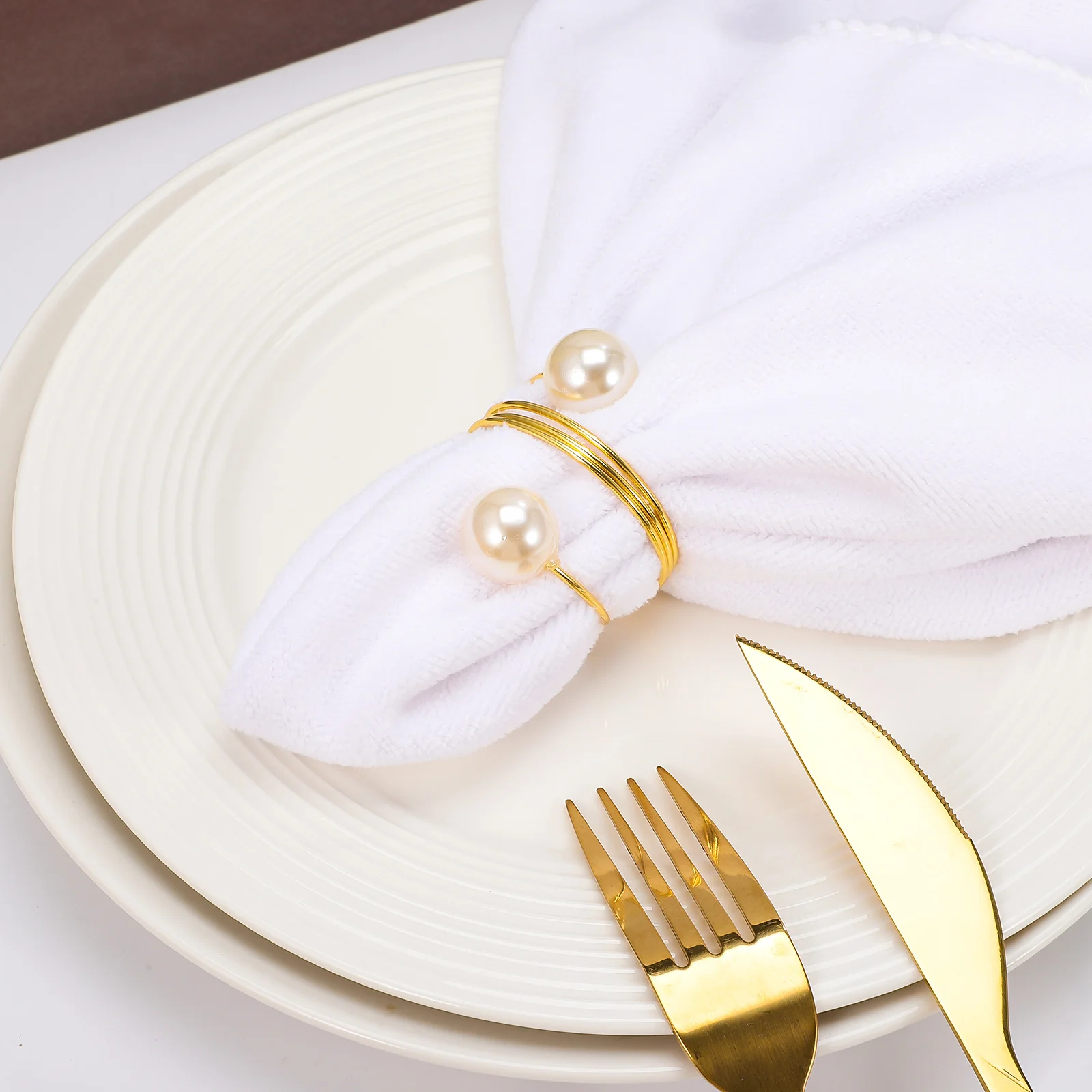 

8Pcs Napkin Rings Metal Wire Beaded Decorative Buckles Napkin Holder Table Setting Wedding Party Serviette Serviette Ring