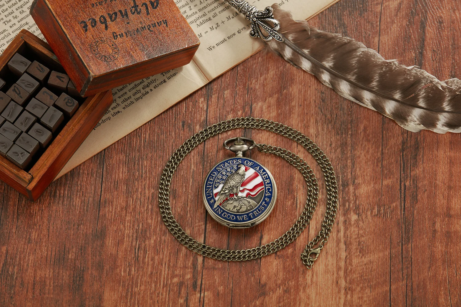 EUA Pocket Watch Homens Classic Presidente tocha Águia Liberdade Design Pocket Relógios Mulheres Vintage Quartz Numeral árabe Dial Relógio