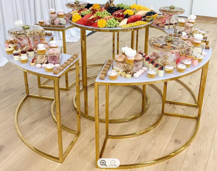 

Combination Round Table Stainless Steel Cake Table For Wedding Decoration cake display racks wedding table