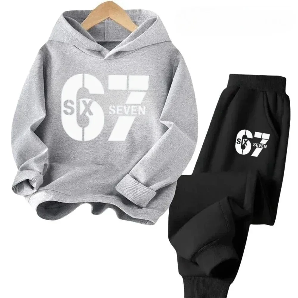 

Простой детский комплект в спортивном стиле с комплектом из топа и брюк с принтом, удобный, мягкий и теплый комплект с капюшоном, подходящий для детей