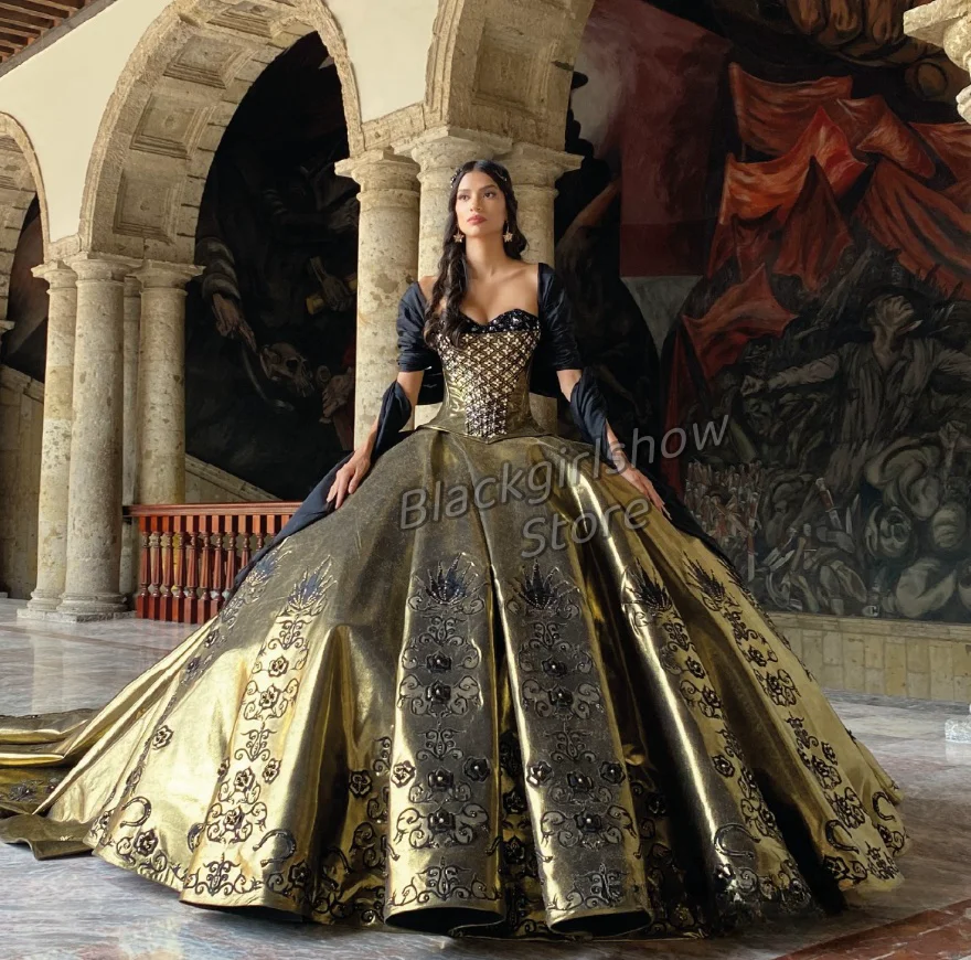 Sparkling Princess Quinceanera Dresses Chapel Train Gold Dreamy Elegant Queen Crystal Applique Adult Debutante 15 Anos