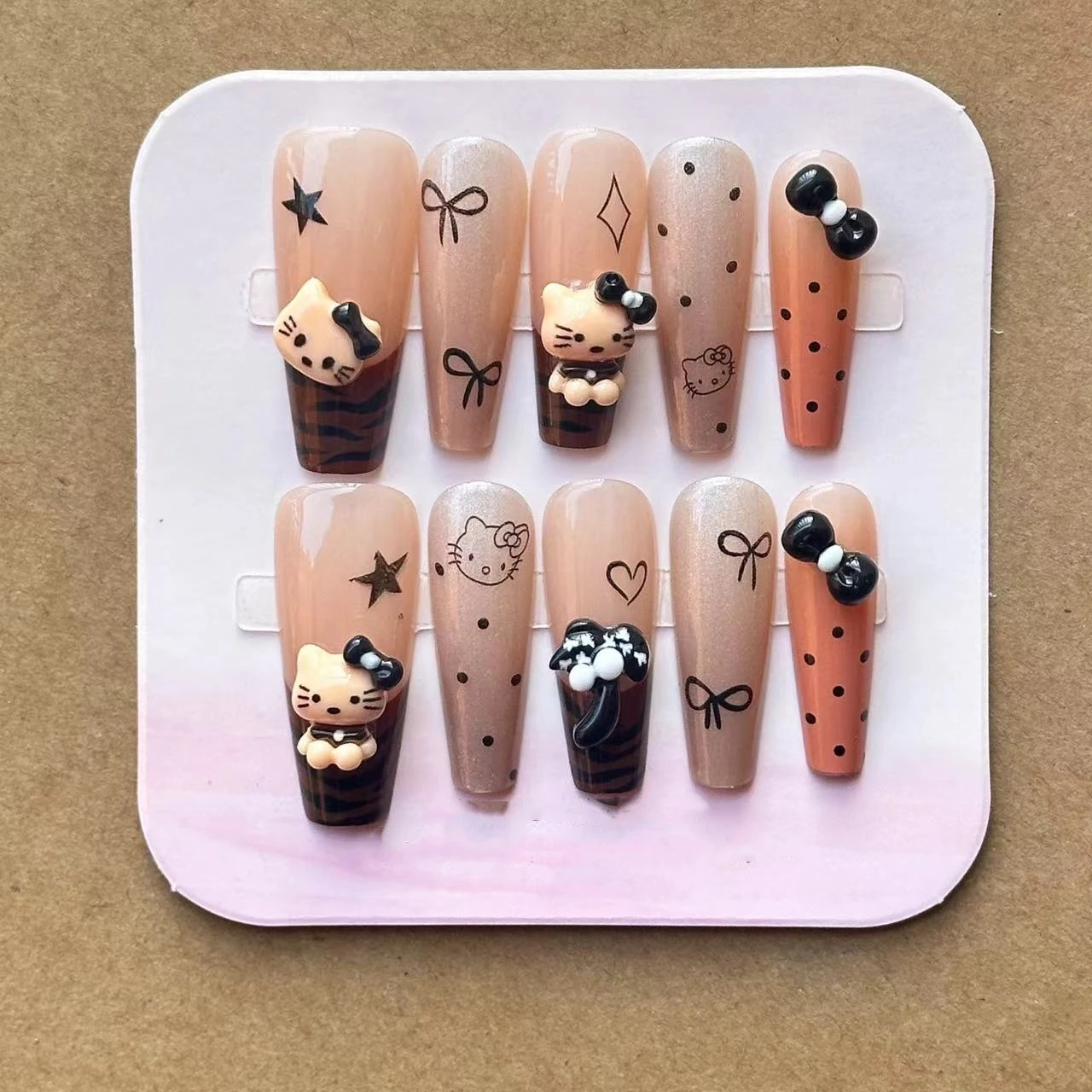 10 個/セット サンリオ手作りフレンチプレスオンネイル、キャラメルハローキティシリーズフェイクネイル、再利用可能で日常着に多用途