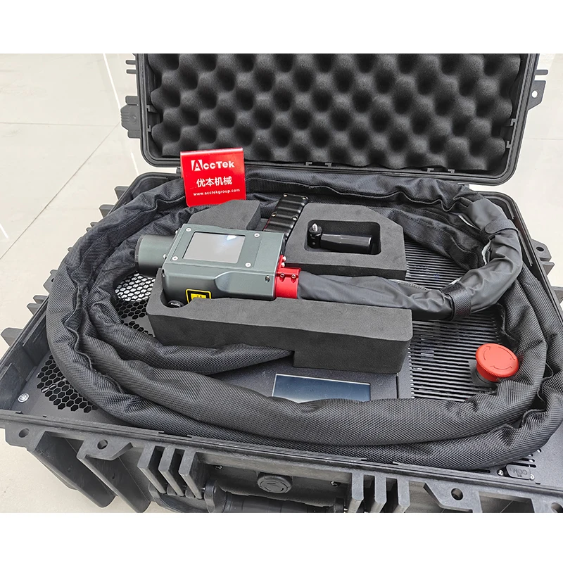 Pulitore laser a valigia pulsata da 500 W per macchina per la rimozione della vernice metallica Macchina per la pulizia laser a fibra di vernice per legno ruggine 300 W
