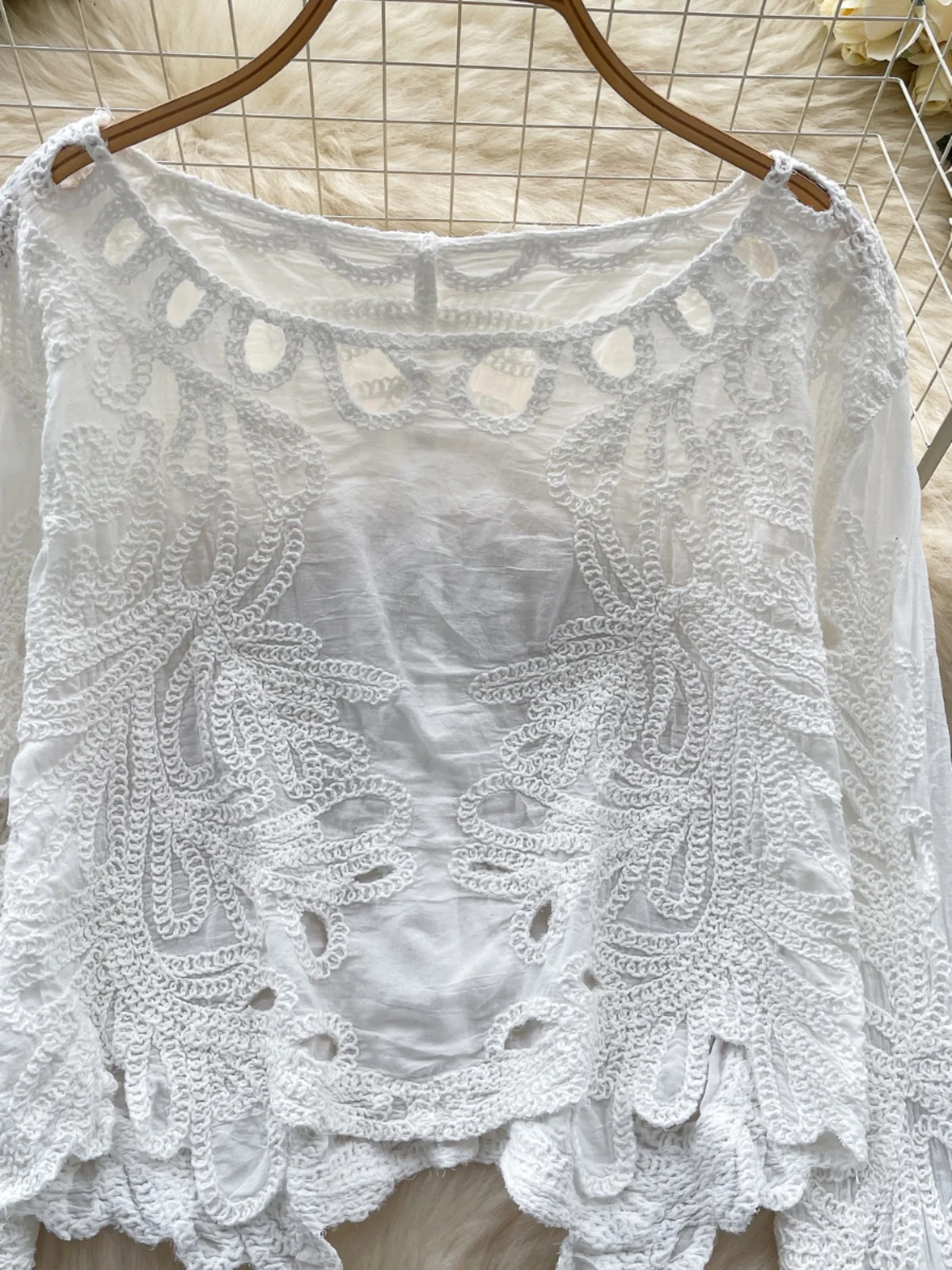 قميص نسائي عصري متعدد الاستخدامات لخريف وشتاء 2024، تصميم جديد مطرز ومفرغ بأكمام طويلة، نمط كوري فضفاض