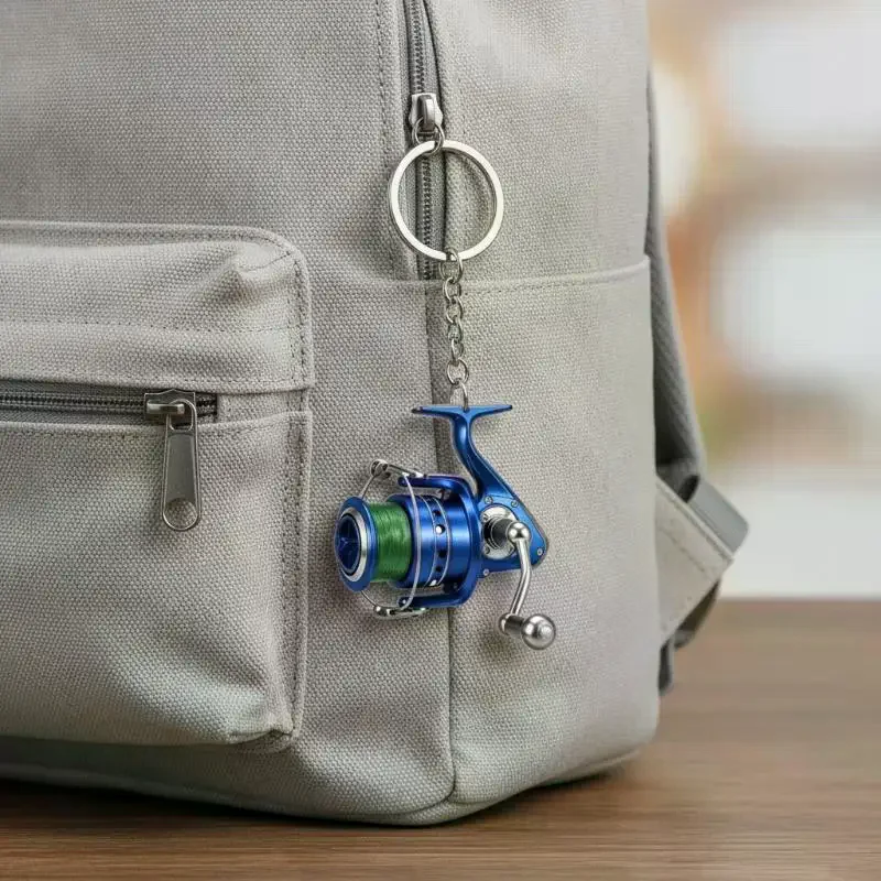 1Pcs 2D Flat Mini Spinning Fishing Reel Keychain Simulation Fishing Wheel Pendant For Fishing Lover Backpack Decoration Gift