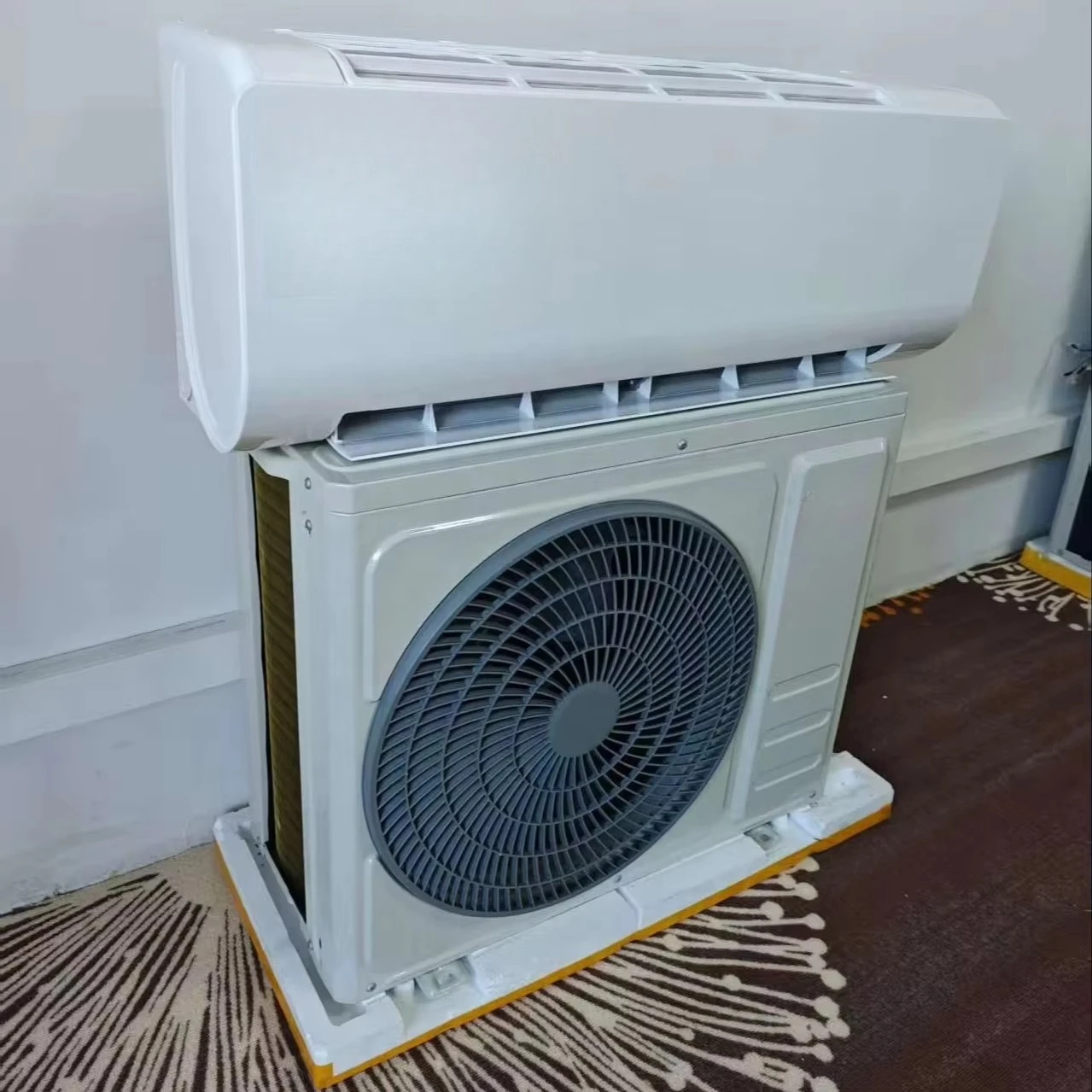 Competitive Price 1.5HP 12K Btu Split Inverter Air Conditioner Heavy-Duty Strong Cooling Suitable for Home Use
