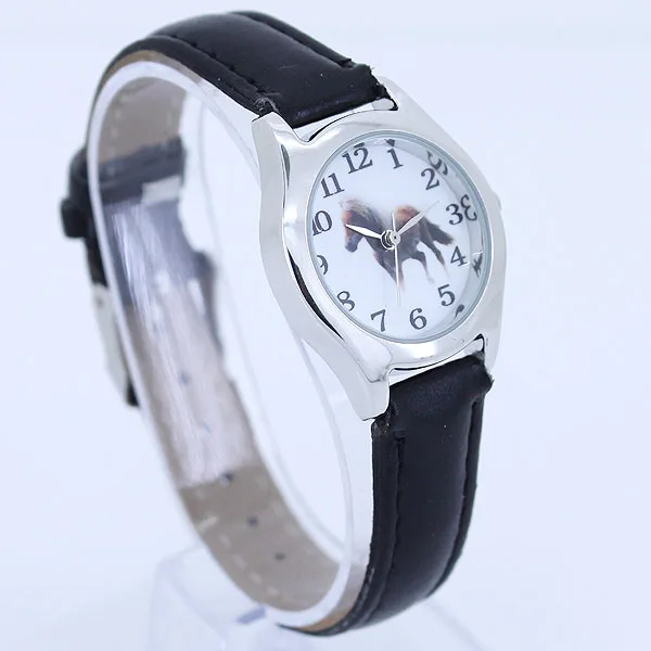 10 قطعة/الوحدة ، مختلطة السائبة الكرتون الساعات جميل فتاة بوي الأطفال هدية الحصان الجلود الكوارتز طالب ساعة اليد للأطفال