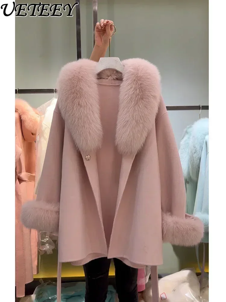 Cappotto di lana con collo in pelliccia rosa di fascia alta Autunno e inverno Nuovo cappotto di media lunghezza rosa unico in lana spessa stile coreano per le donne