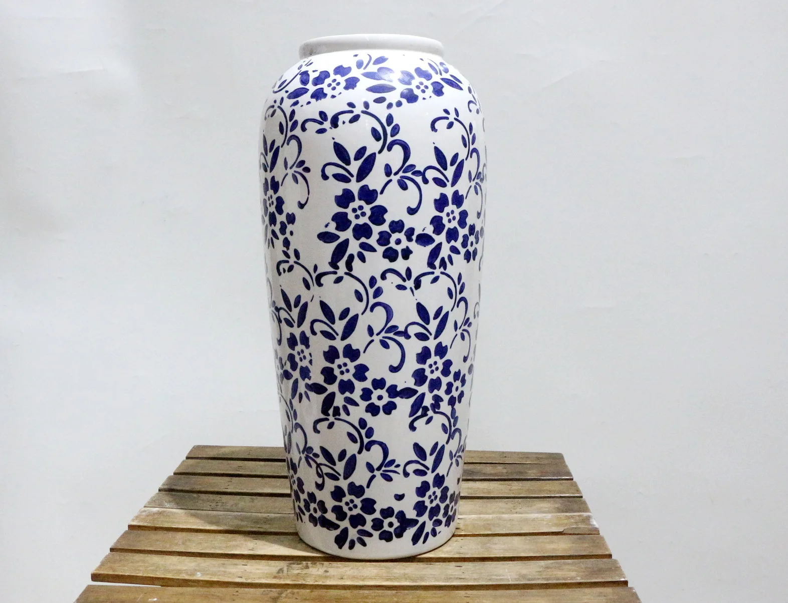 Blue and White Porcelain Vase – Vintage Crackle Glaze Floral Pattern, New Chinese Style Ceramic Flower Vase for Fresh Cut Flower