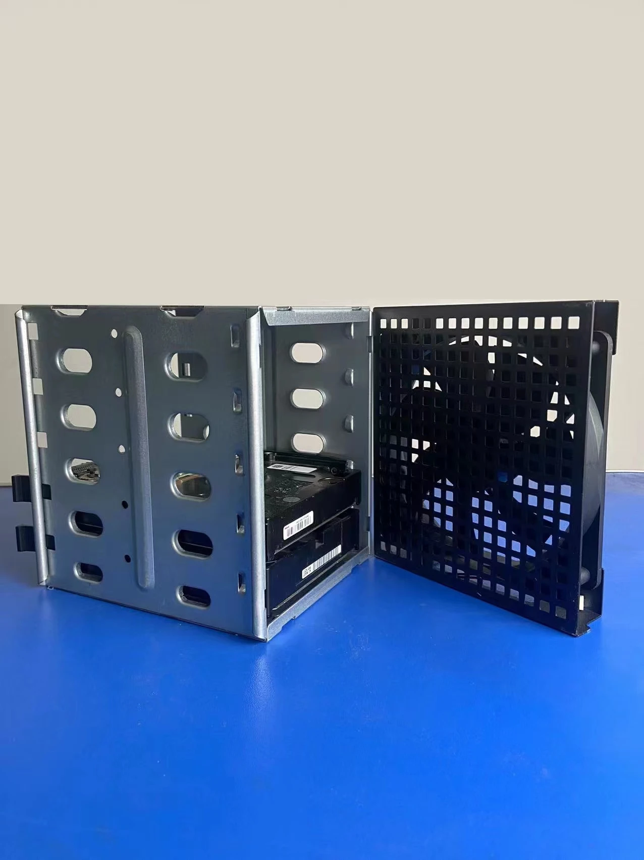 Hard disk cage chassis 3 CD-ROM drive to 5-digit 3.5-inch shockproof bracket desktop external box NAS black group glow