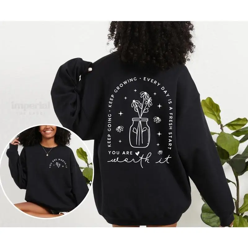 

Positive Quote Sweatshirt Minimalist Inspirational Hoodie Vintage Aesthetic Graphic Pullover for Women Keep Growing