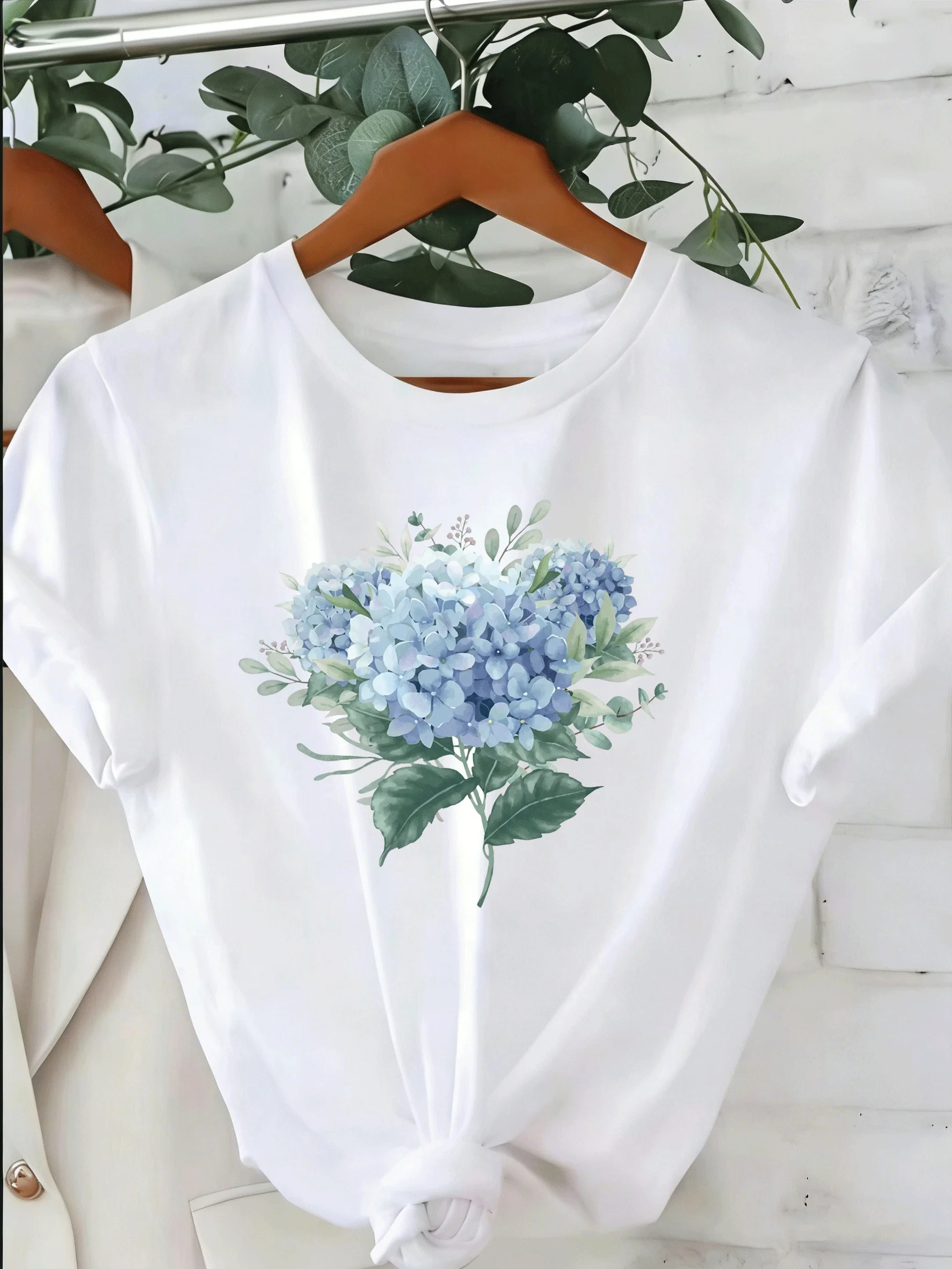 Colorful Tiger Graphic Tee Psychedelic Animal Pattern Short Sleeve Crewneck T-Shirt for Women Artistic Boho Summer Fashion Top