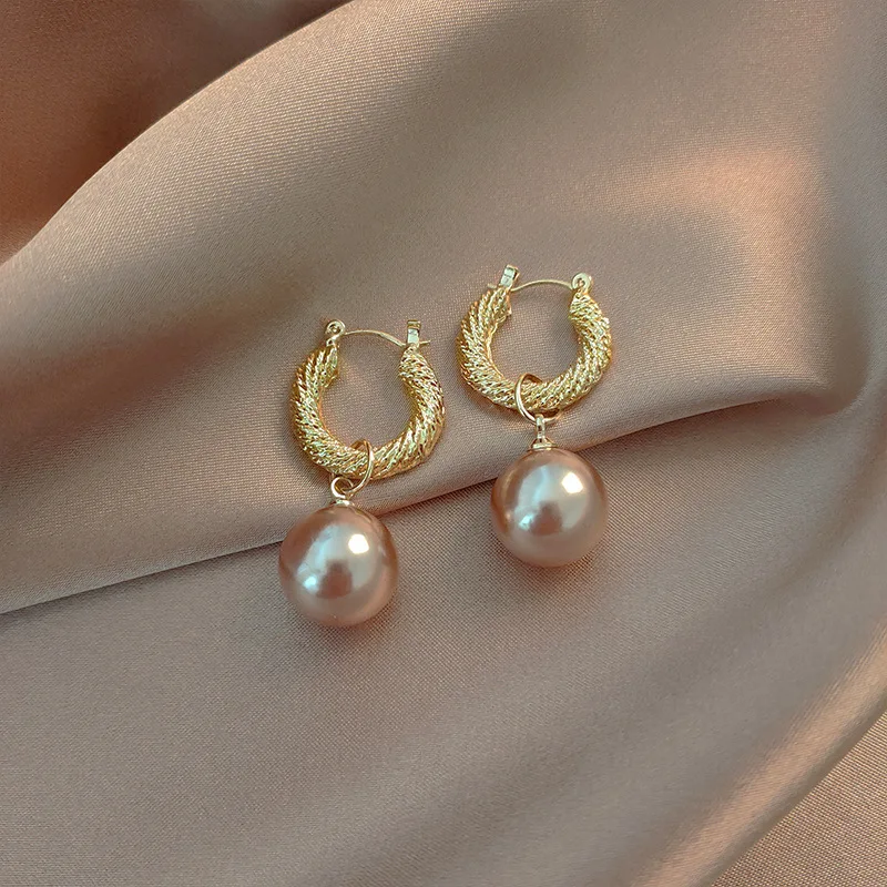 

French Champagne Pearl Earrings Retro High-end Hong Kong Style Earrings Women's New Trendy Earrings
