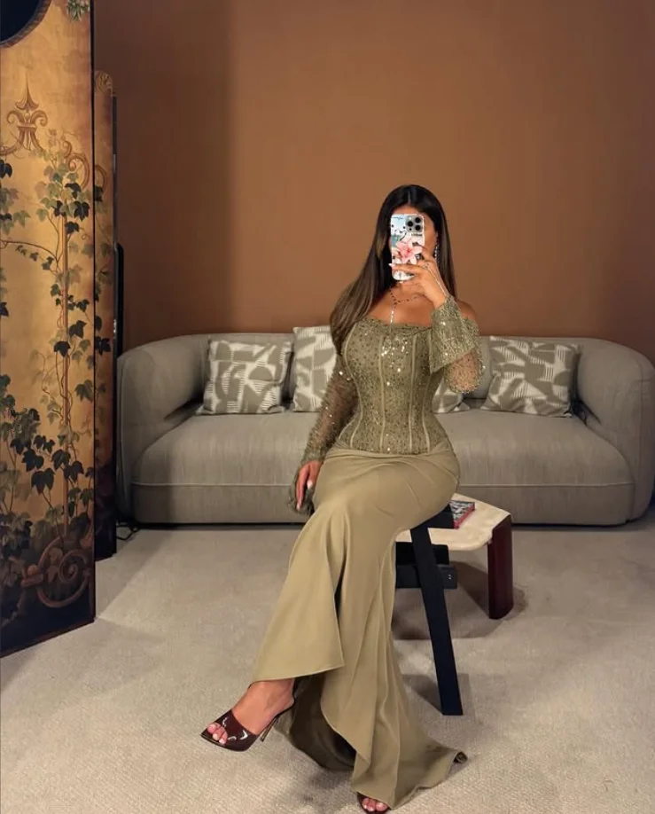 فستان سهرة رسمي بحورية البحر باللون الأخضر العسكري مطرز بالخرز سباركلي بدون أكتاف وأكمام طويلة بطول الكاحل فستان حفلات مخصص