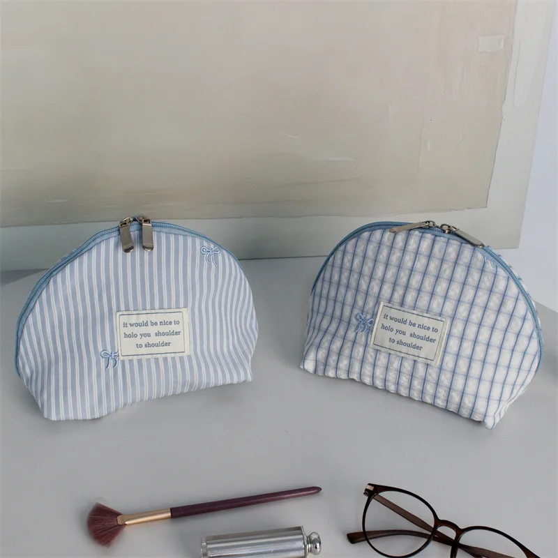 Fresh Embroidered Bow Shell Bag, Ins Girl Handheld Makeup Bag, Portable Skincare and Toiletry Storage Bag