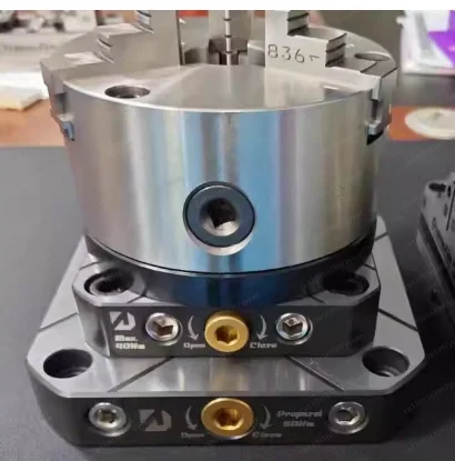 DJ-AIX5-D52-H43 4-5 Axis Clamp Self-centering Mirror Positive With Zero Point Quick Change Four Axis L Block Bridge
