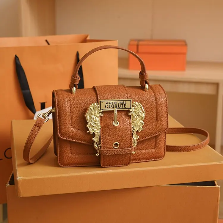 

Commute Minimalist Retro Bag, Envelope Design with Spacious Compartment, Top Handle & Shoulder Strap, Premium Feel, New 2026