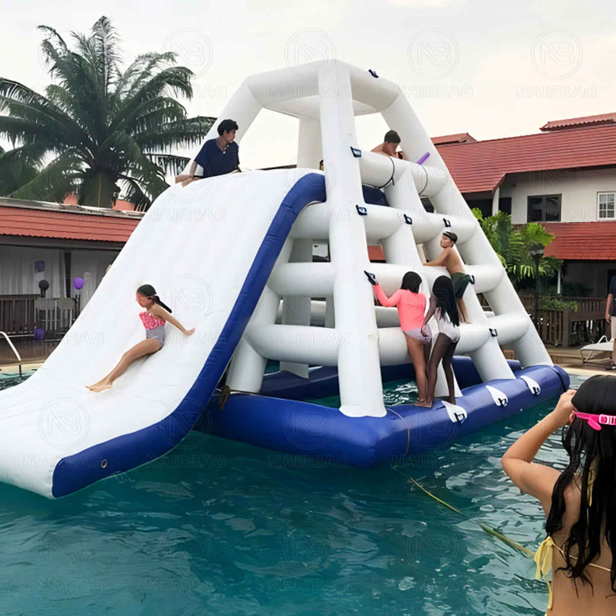 Torre per immersione Torre da arrampicata Combo Parco acquatico per interni ed esterni Giocattoli Nuoto Scivoli d'acqua galleggianti Torri gonfiabili per saltare in acqua