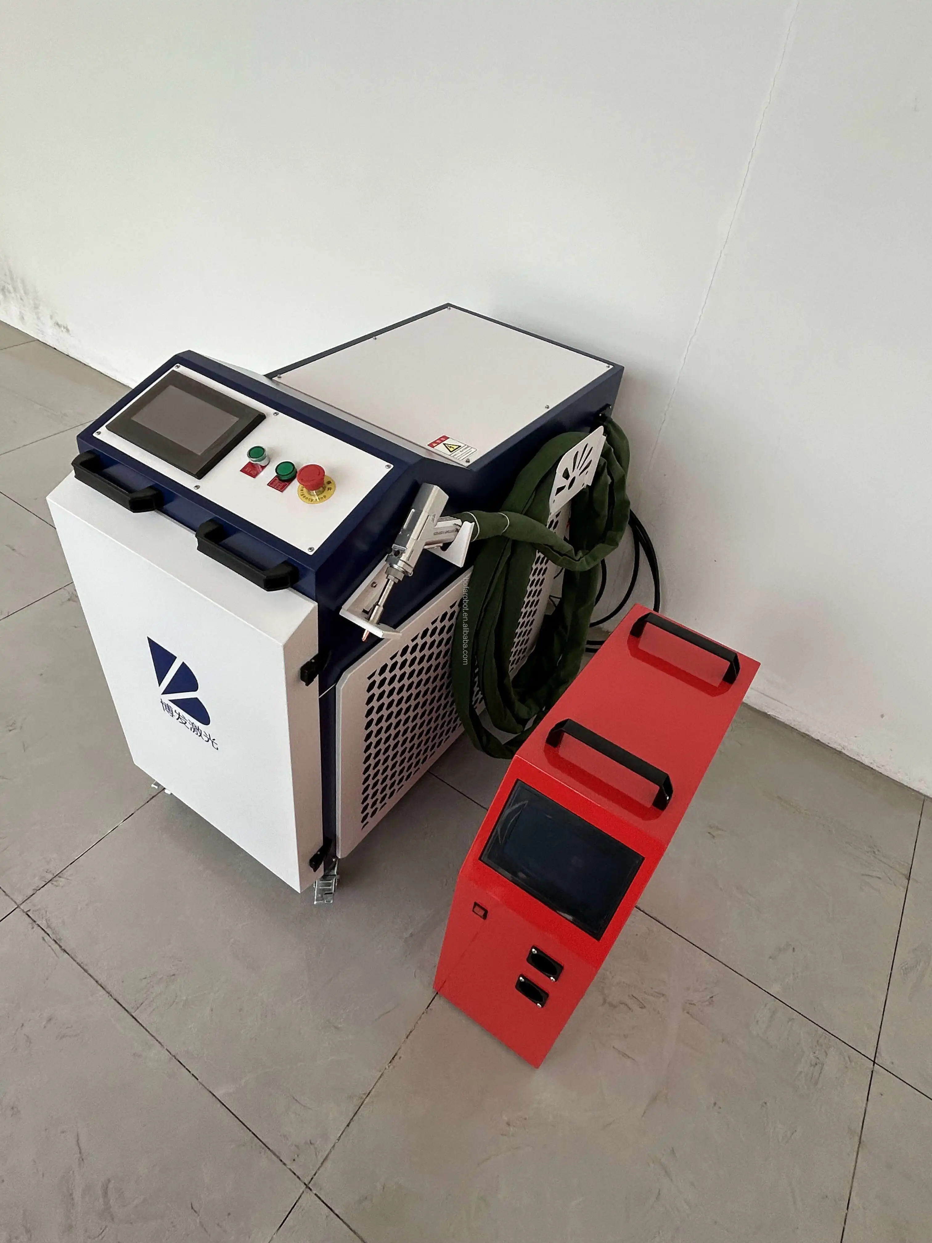 Metal Robot Welder Handheld Laser Welding Hine For Stainless Steel