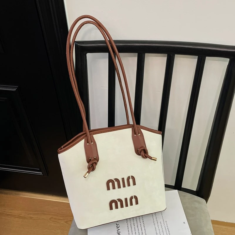 

Urban Chic Messenger Bag - Luxury Crossbody Tote For Women, Vintage Leather Commuter Purse With Paris Flair