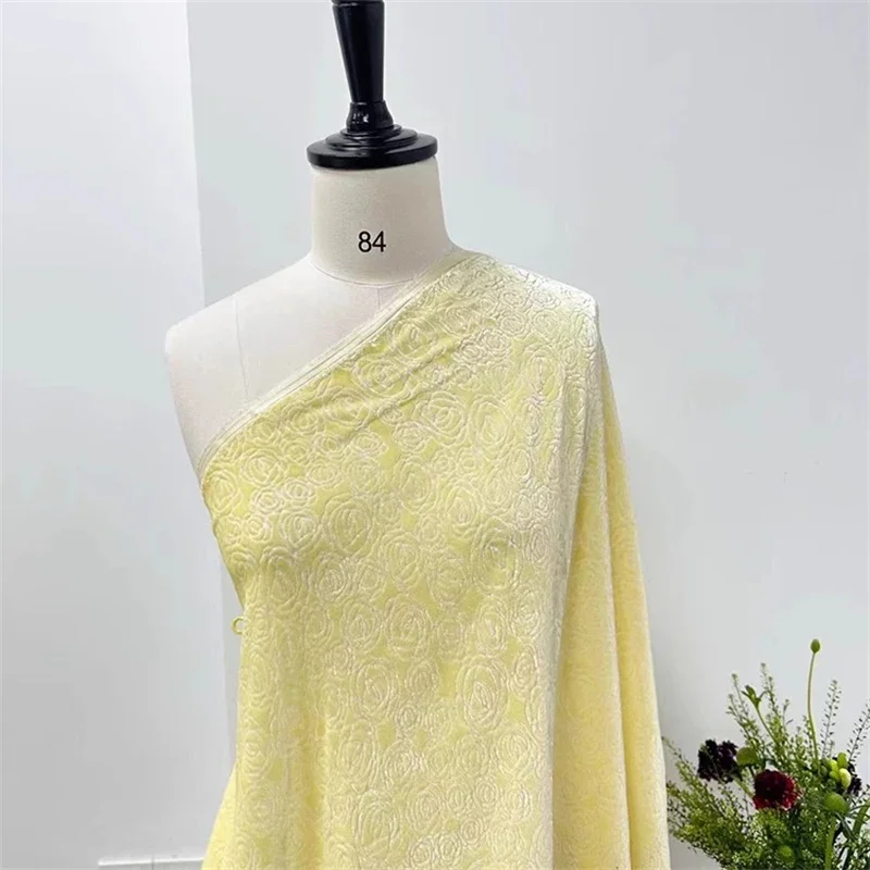 Light Yellow Rose Jacquard Silk Tattered Velvet Fabric Autumn Winter Fashion Designer Mulberry Silk Fabric 10momme 135 Wide Tull