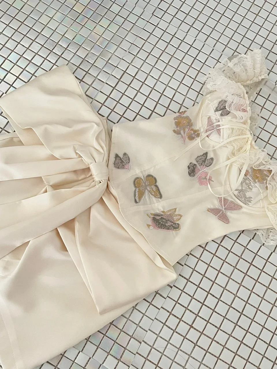 

Retro Court Sle Women's Summer Outfit with Lace Knot Waist-Cinching Top And Bodycon f Skirt Faion Set